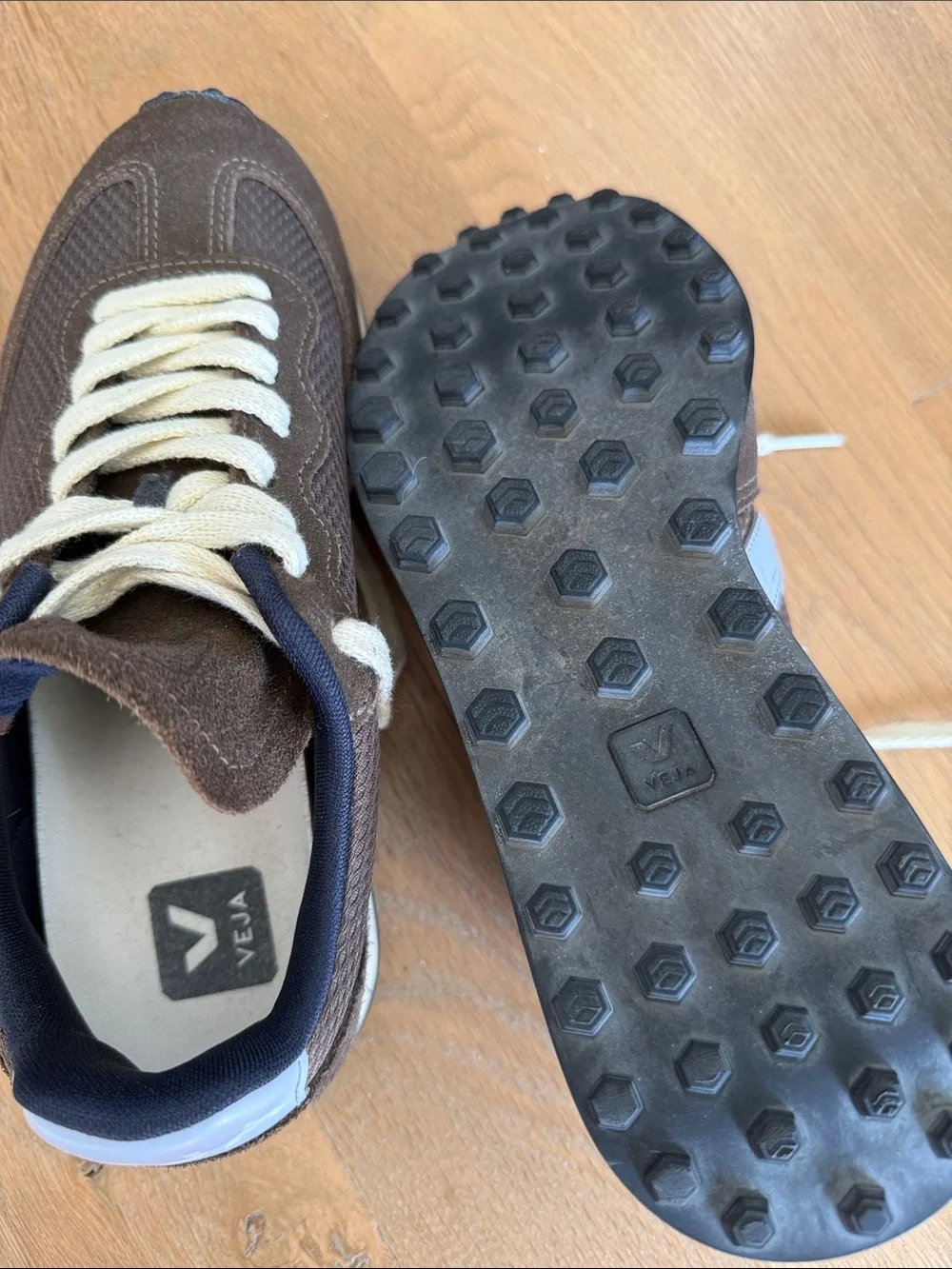 Veja women’s Brown Sneakers with Cream Laces - Picture 3 of 4